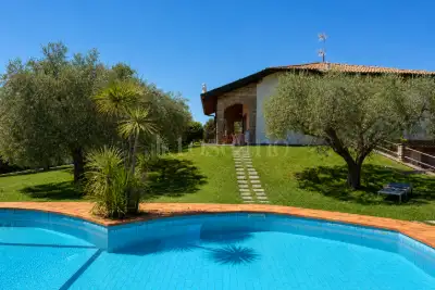 Villa in vendita, Via Pergola, Moniga del Garda