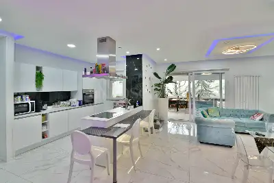 Casa in vendita, Via Salvatore Quasimodo, Como