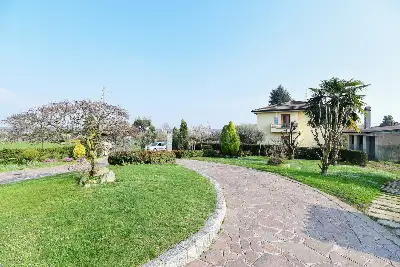 Casa in vendita, Via Benvenuto Cellini, Cantù