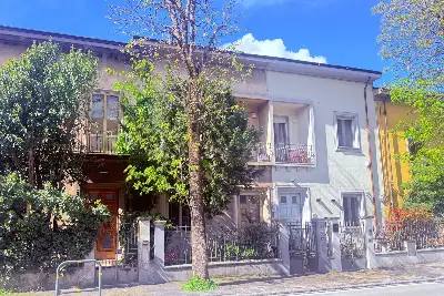 Villino a Schiera in vendita, Via Sem Benelli, Prato