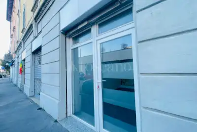 Negozio in vendita, Via Tibullo, Milano