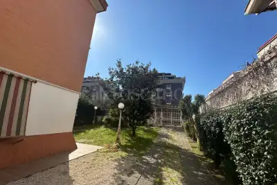 Villa in vendita, Viale dei Promontori, Roma