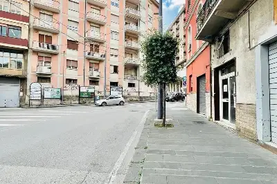 Negozio in affitto, Via Giosuè Carducci, Avellino