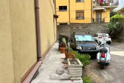 Magazzino in vendita, Via Giovanni Pascoli, Gravina di Catania