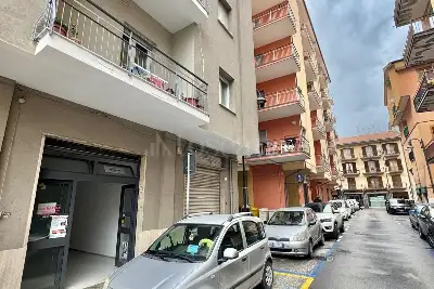 Negozio in affitto, Piazza Leopoldo Cassese, Atripalda, Atripalda