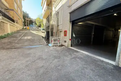 Box in affitto, Viale dei Colli Portuensi, Roma