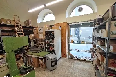 Negozio in affitto, Via Massimo D'Azeglio, Trieste