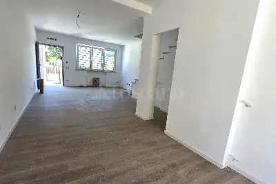 Villino a Schiera in vendita, Via della Riserva Grande, Roma