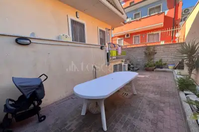 Villino a Schiera in vendita, Via Svezia, Pomezia