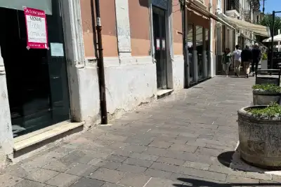 Negozio in affitto, Via Camillo Corradini, Avezzano