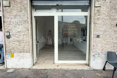 Negozio in affitto, Via Tuscolana, Roma