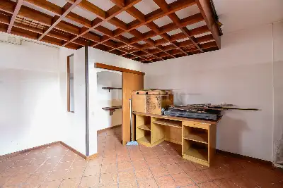 Negozio in vendita, Via Montello, Cantù