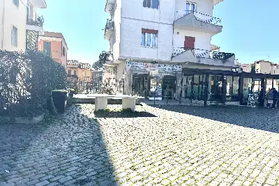 Attività Commerciale in vendita, Largo padre Leonardo bello, Roma