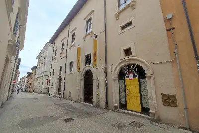 Negozio in affitto, Via Giuseppe Garibaldi, L'Aquila