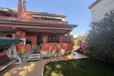 Villino a Schiera in vendita, Viale Enea, Ardea