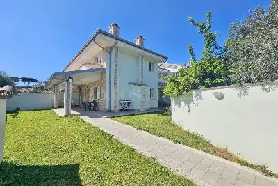 Villa in vendita, Via dei Faggi, Anzio