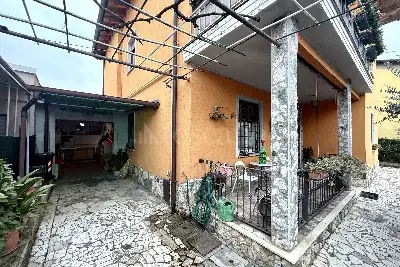 Villa in vendita, Via Canossi, Rezzato, Rezzato