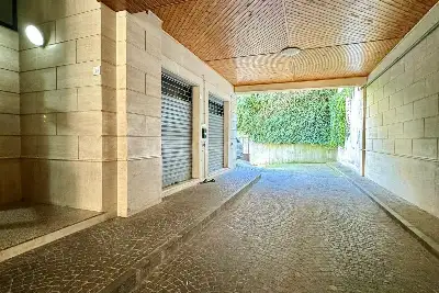 Negozio in affitto, Via Due Principati, Avellino