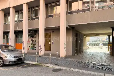 Box in affitto, Via Salasco, Milano