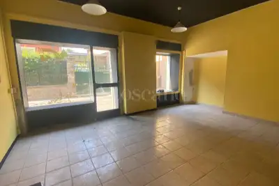 Negozio in affitto, Via Butti, Porto Ceresio