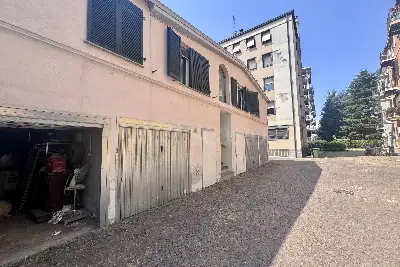 Box in vendita, Via Vimercati, Milano