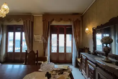 Casa in vendita, San Giovanni La Punta, Via Buscemi, salone doppio, cucina abitabile, tre camere, servizio, lavanderia., San Giovanni la Punta