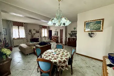 Villa in vendita, Via Canossi, Rezzato, Rezzato