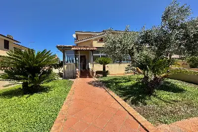 Villa in vendita, Via Dei Glicini , Ladispoli