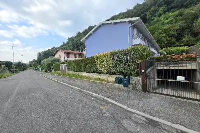 Villino a Schiera in vendita, Via Angelo Canossi, Villa Carcina