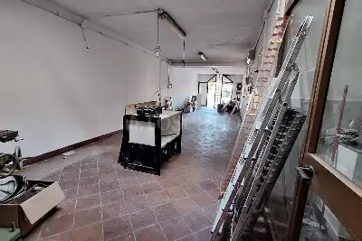 Negozio in vendita, Via Volturno, Latina