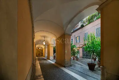 Casa in vendita, Piazza dei Santi Apostoli, Roma