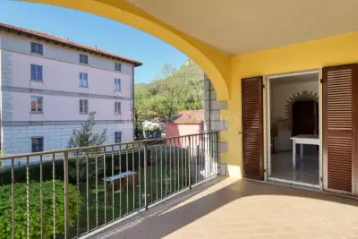 Villa Bifamiliare in vendita, Via della Repubblica, Bisuschio