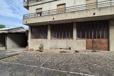 Laboratorio in vendita, Via Monte Baldo, Cantù