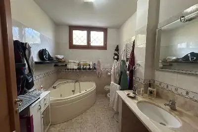 Villa in vendita, Via Lavarone, Roma