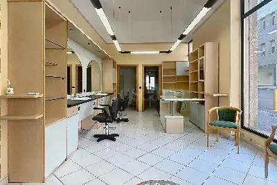 Negozio in vendita, Via Savoia, Sassari