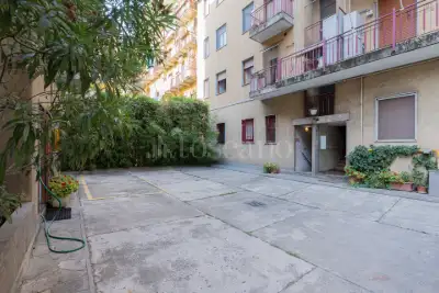 Casa in vendita, Via Francesco Arese 20, Milano