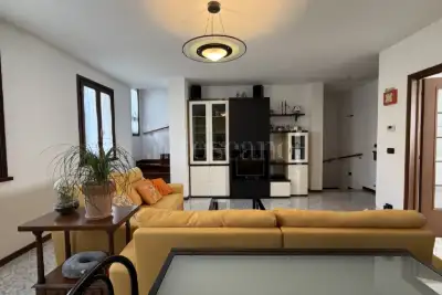 Villino a Schiera in vendita, Viale Giacomo Matteotti, Fossalta di Portogruaro