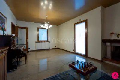 Villino a Schiera in vendita, Via Luciani Papa, Pasiano di Pordenone