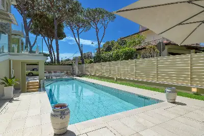 Villa in vendita, Via Luigi Pirandello, Camaiore