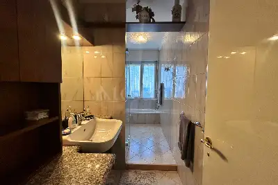 Casa in vendita, Via Sem Benelli, Milano