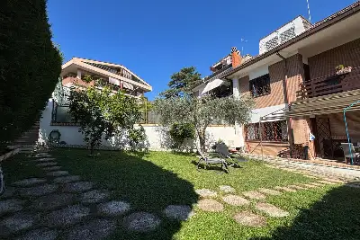 Villino a Schiera in vendita, Via Francesco Bartolomeo Rastrelli, Roma