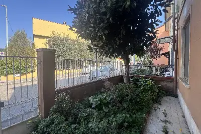 Villino a Schiera in vendita, Via Edmondo de Amicis, Prato