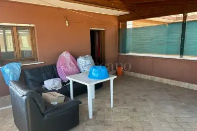 Casa in vendita, Via Roma, Pomezia