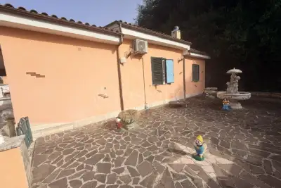 Villa in vendita, Via Acqua Solfa, Aprilia