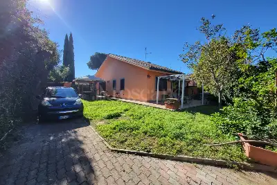 Villa in vendita, Via Enrico De Leva, Roma