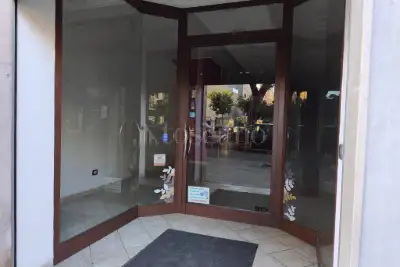 Negozio in affitto, Viale Commenda, Brindisi