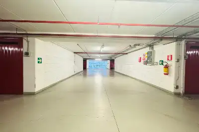 Box in vendita, Via Como, Roma