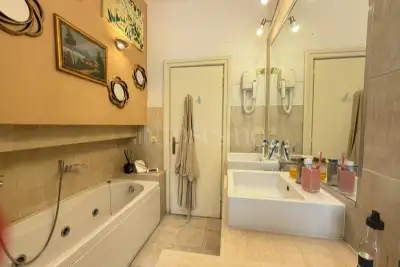 Casa in vendita, Via Jacopone da Todi, Roma
