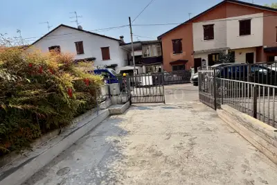 Villino a Schiera in vendita, Via Nona, Brescia