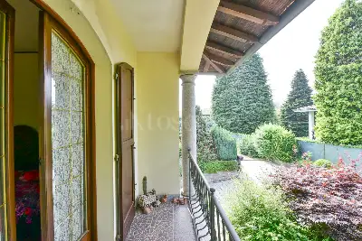 Villa in vendita, Via Edmondo De Amicis, Fino Mornasco